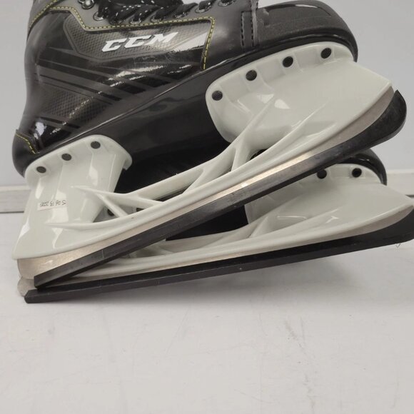 (72335-1) CCM RW300 Skates - Picture 6 of 8